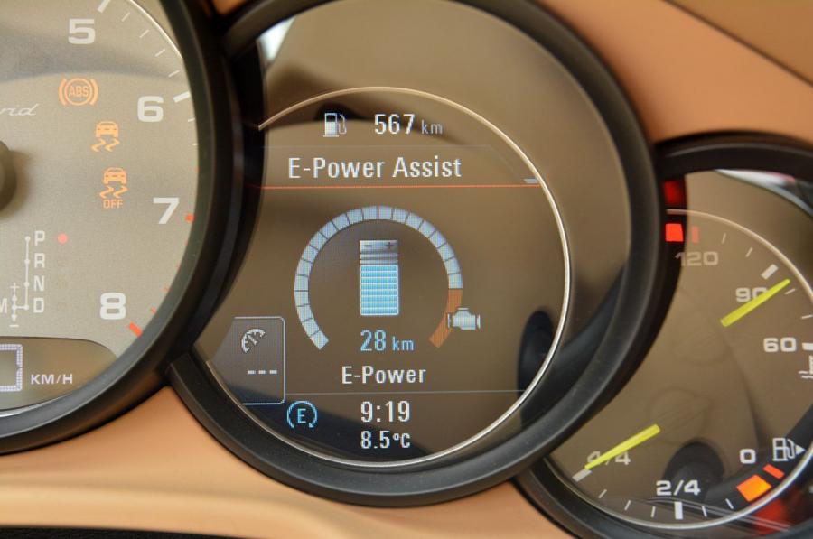  Porsche Panamera S E-Hybrid 2014 года  (фото 17 из 50)